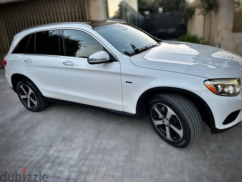 Mercedes GLC 300 Launch Edition 2016 clean carfax 0