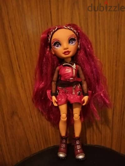 MILA BERRYMORE RAINBOW HIGH OMG BIGGER Great doll +Own wear+Own Boots.