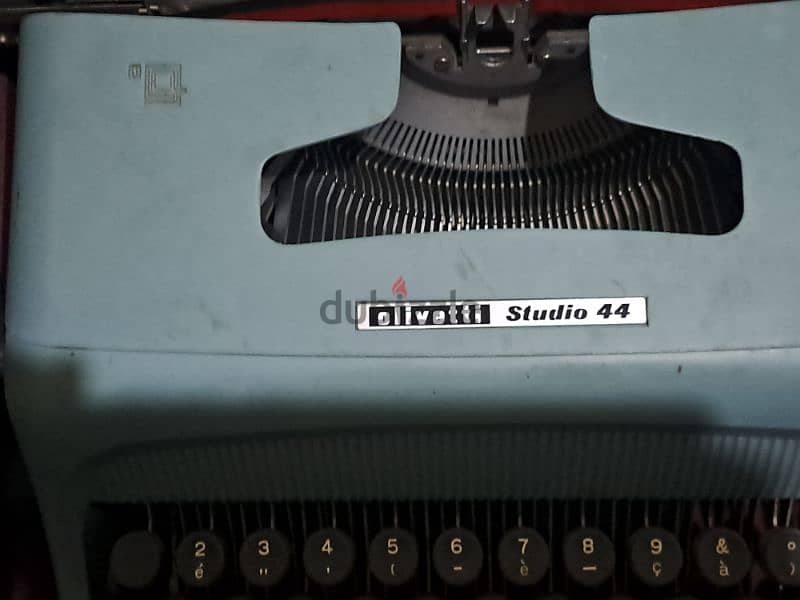 Olivetti Studio 44 1961 model typewriter , in excellent condition 2