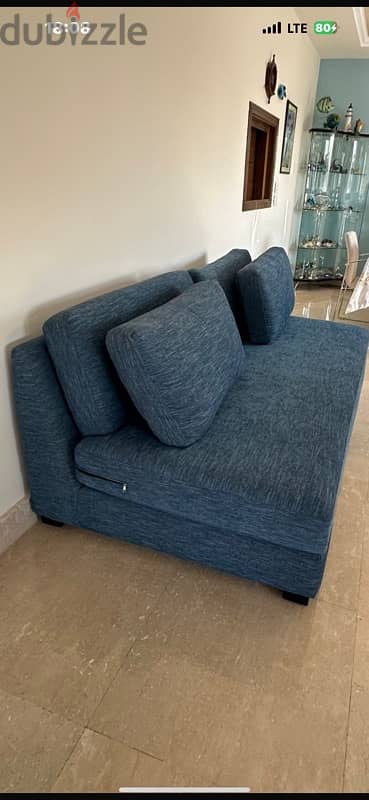 new 4 seaters blue canapé living room and 2 beiges single fauteuils 0