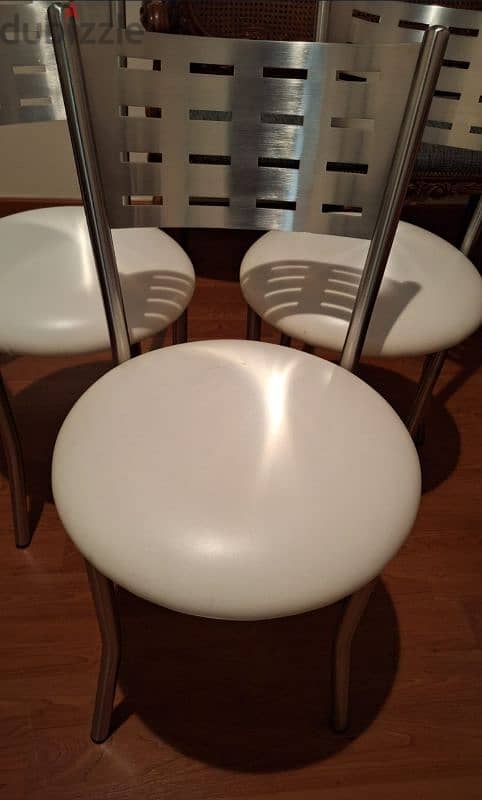 3 chairs kitchen 75$ 1