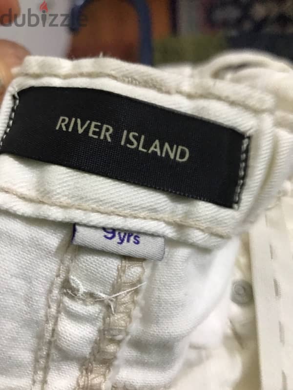 River island 1