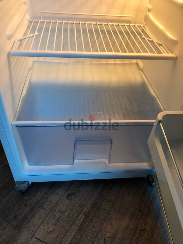 Bosh refrigerator like new . 175$ 2