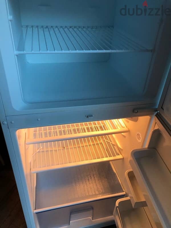 Bosh refrigerator like new . 175$ 3