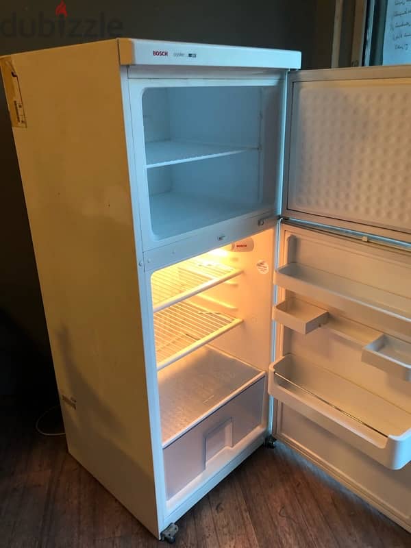 Bosh refrigerator like new . 175$ 6