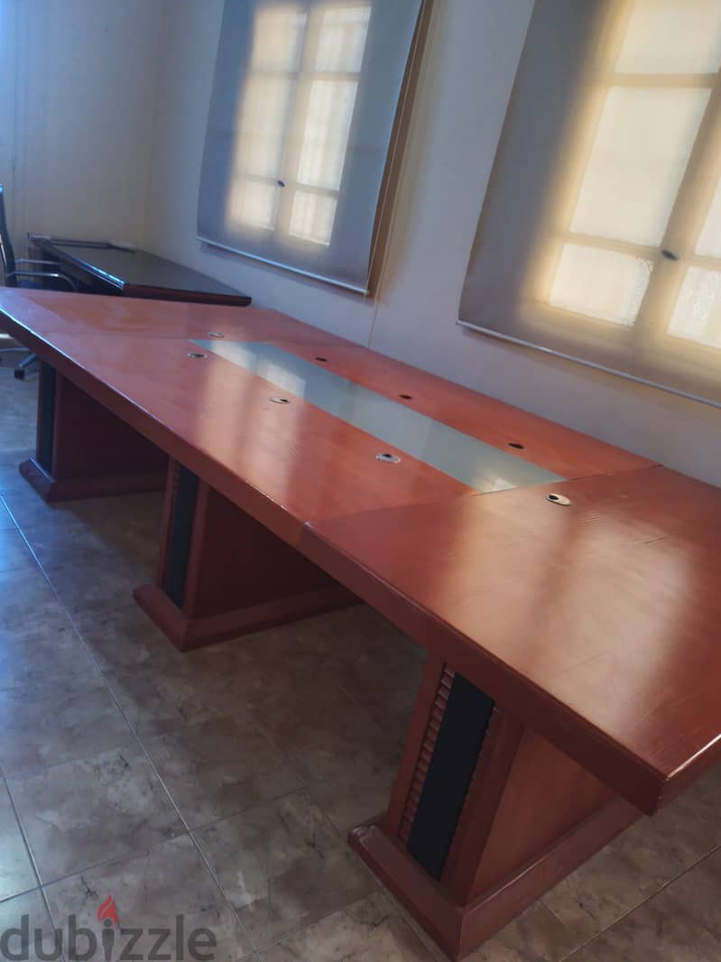 Great condition طاولة مكتب للاجتماعات قشر زين 5,20م | Conference Table 1