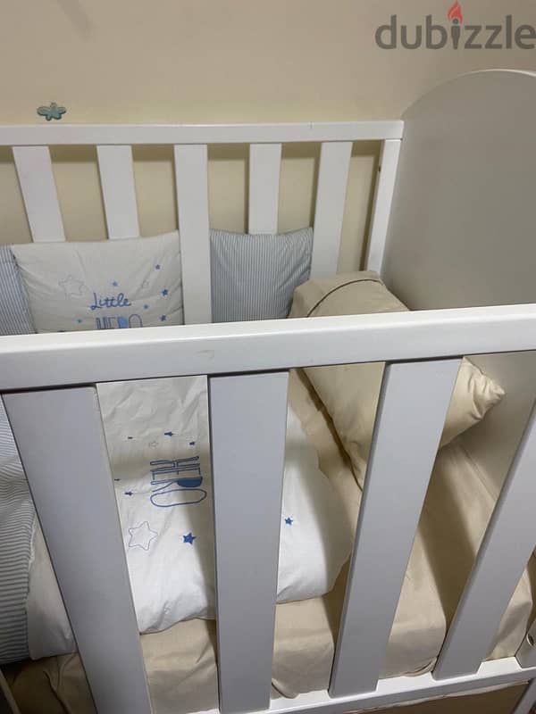 White Wooden Baby Crib with drawer + mattress 0