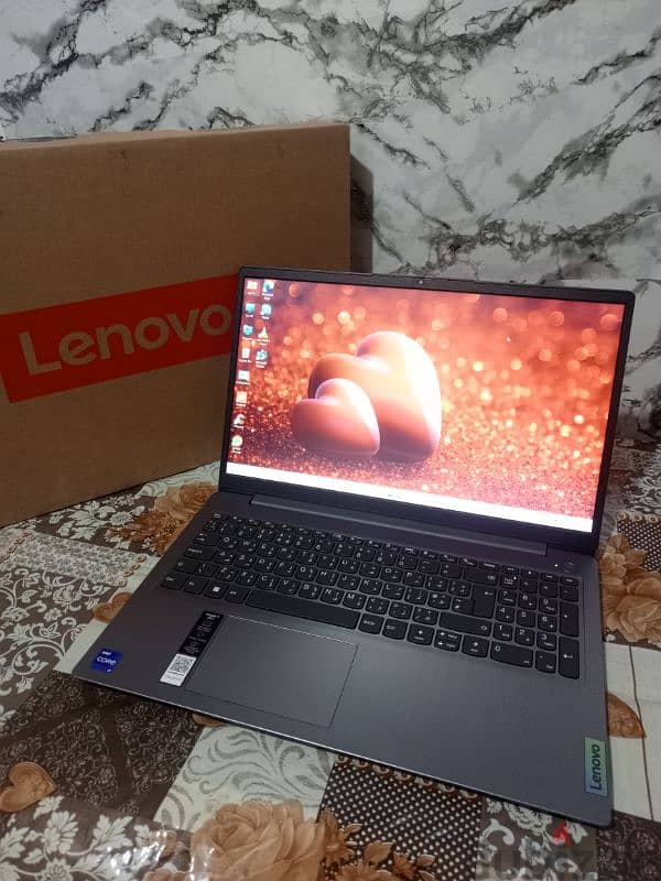 with box barely used Lenovo core i7 11th hen 0