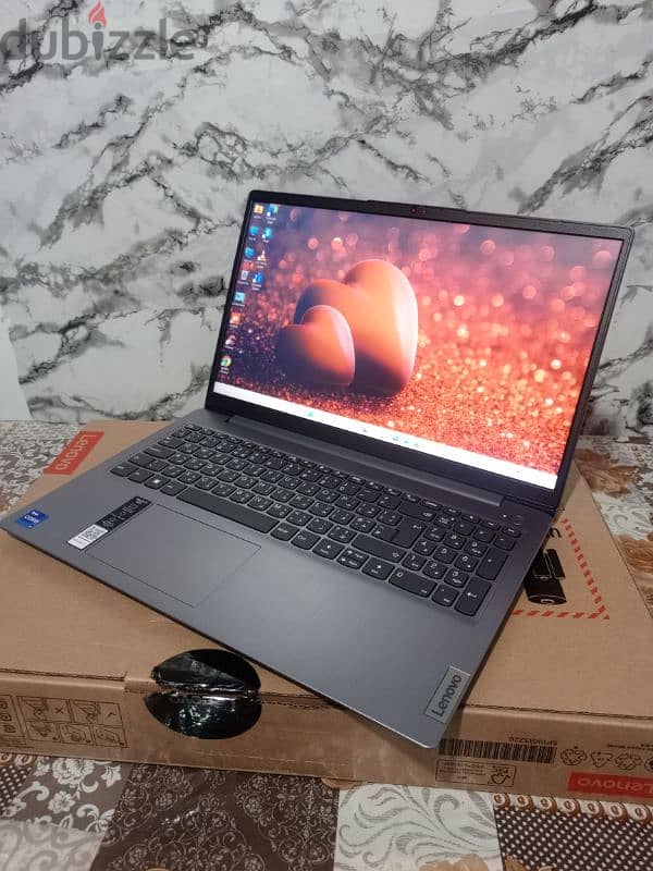 with box barely used Lenovo core i7 11th hen 1