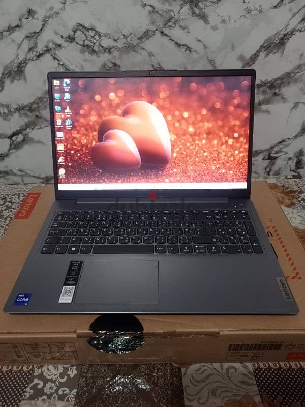 with box barely used Lenovo core i7 11th hen 4