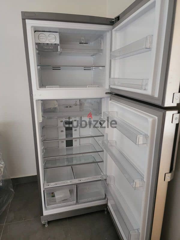 Whirlpool Refrigerator 2 doors 1