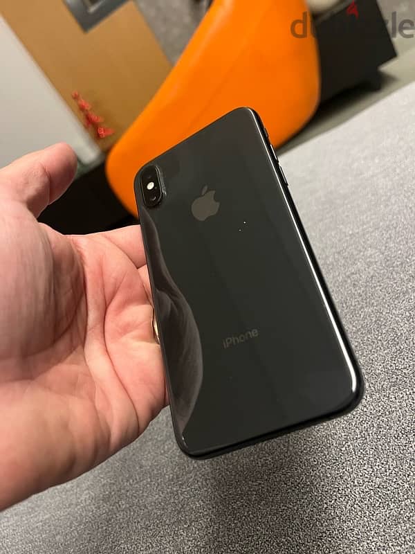 iphone xs excellent condition 0