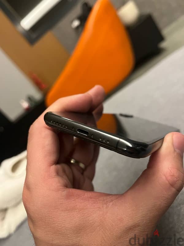 iphone xs excellent condition 2