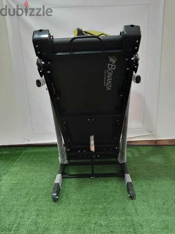 2.5hp bonanza , automatic incline, vibration massage,aux 5