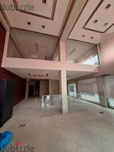 SPACIOUS SHOWROOM IN SIN EL FIL PRIME (650Sq) ON HIGHWAY, (HOR-179)