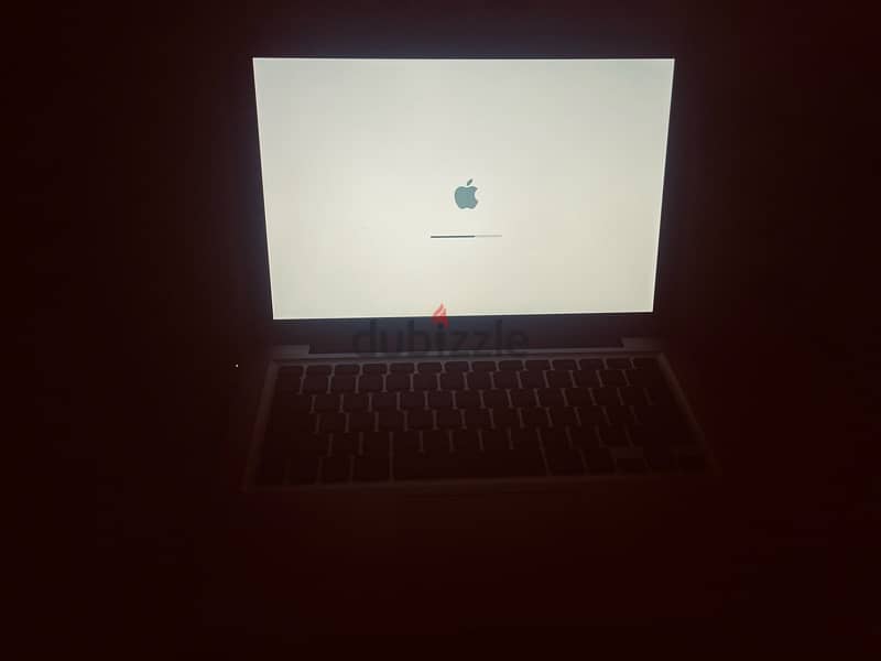 Apple MacBook laptop in very good condition 4