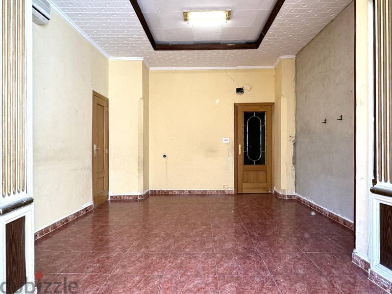 Spain spacious apartment in a quiet area, need renovation 005645 0