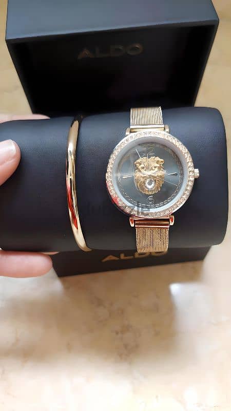 Gold Lion Watch with Bracelet 1