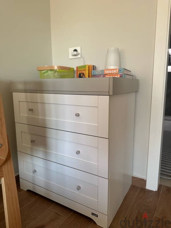 dresser in great condition 0