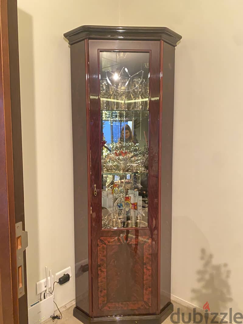 High quality corner vitrine for sale 0