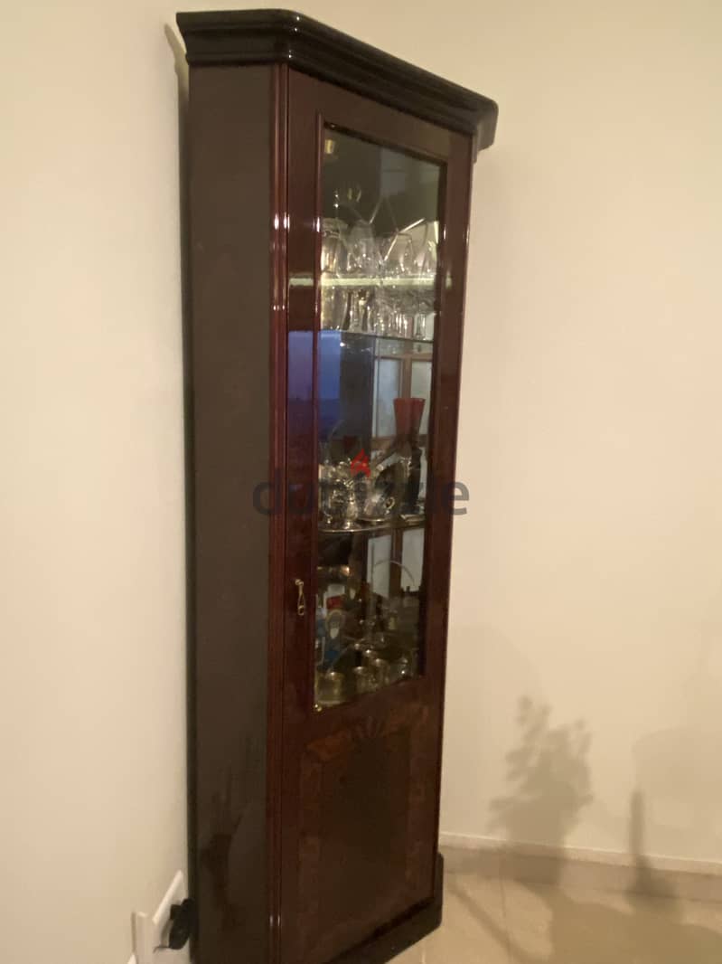 High quality corner vitrine for sale 1