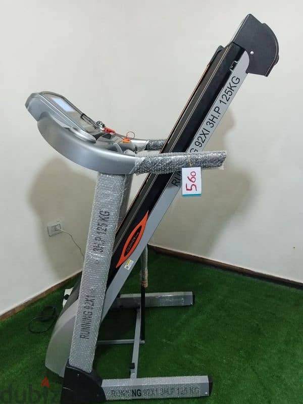 treadmill  3hp max Weight 125kg automatic incline 3