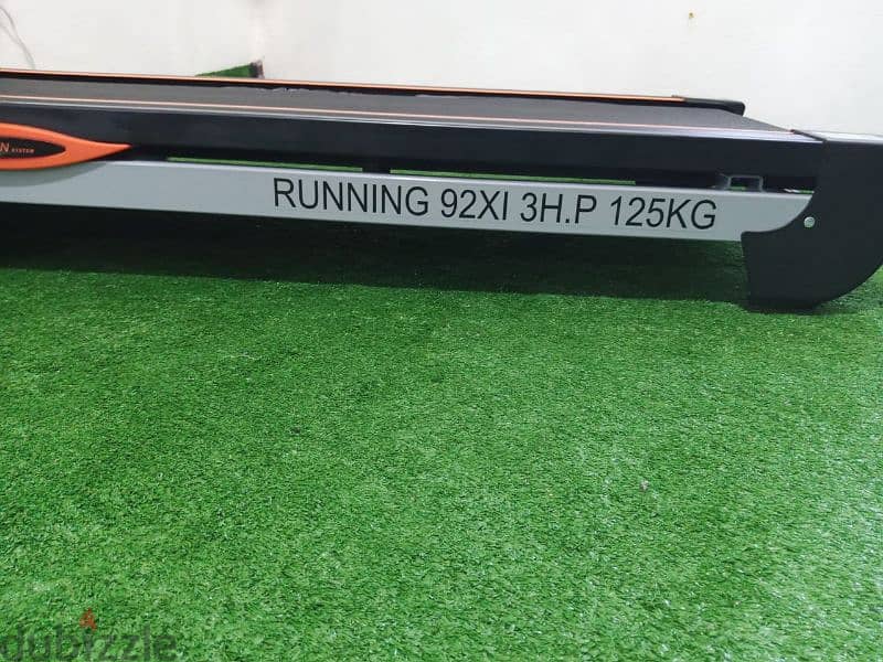 treadmill  3hp max Weight 125kg automatic incline 7