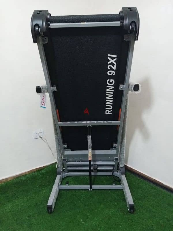 treadmill  3hp max Weight 125kg automatic incline 8