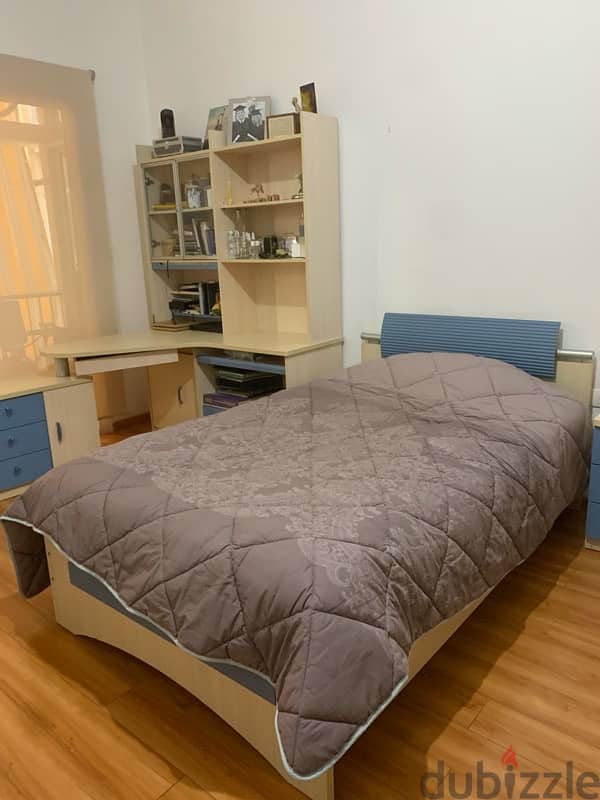 multifunctional bedroom desk with co-ord queen size bed and closet 3