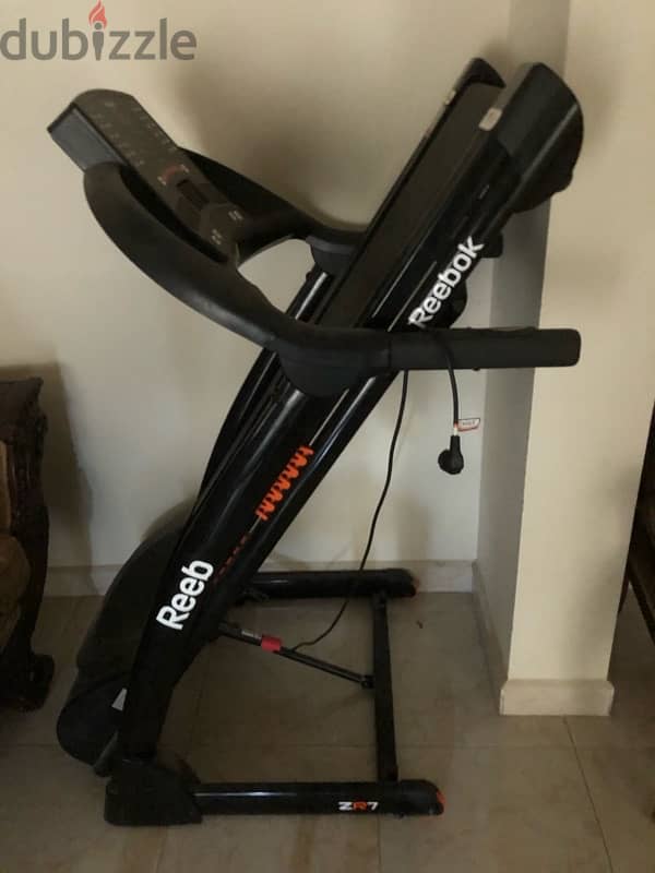 treadmill reebok like new 400$ 0