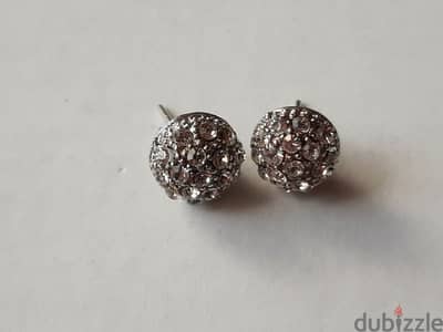 Round earrings - Not Negotiable