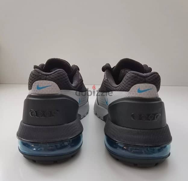 Nike air max pulse black laser blue 1