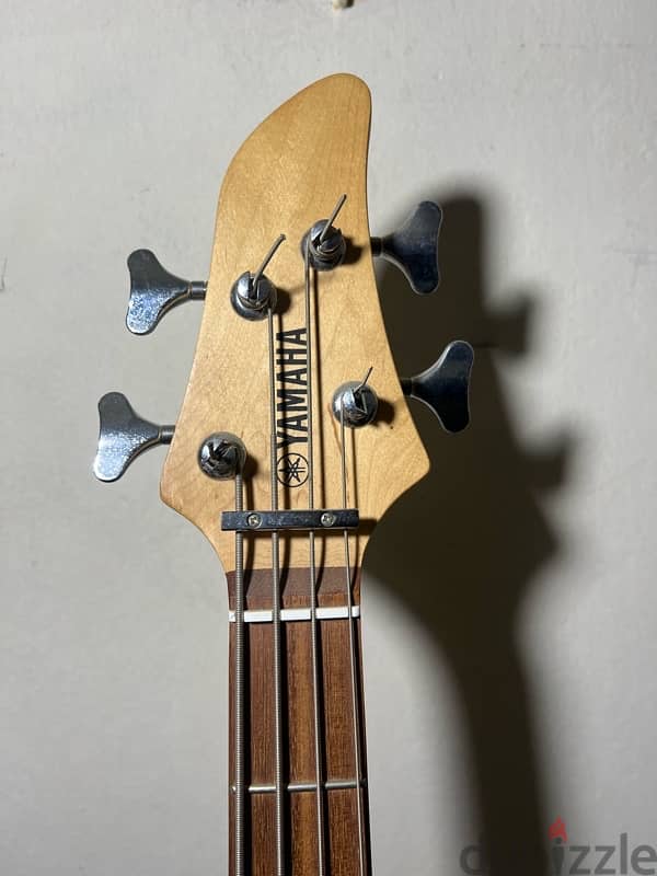 Yamaha bass guitar 1