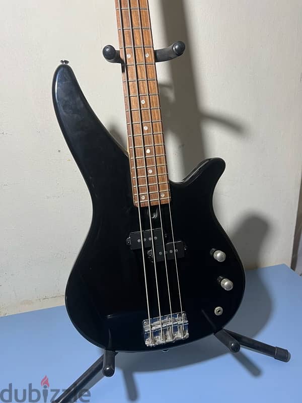 Yamaha bass guitar 3