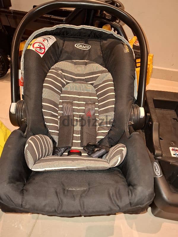 carseat شبه جديده 1