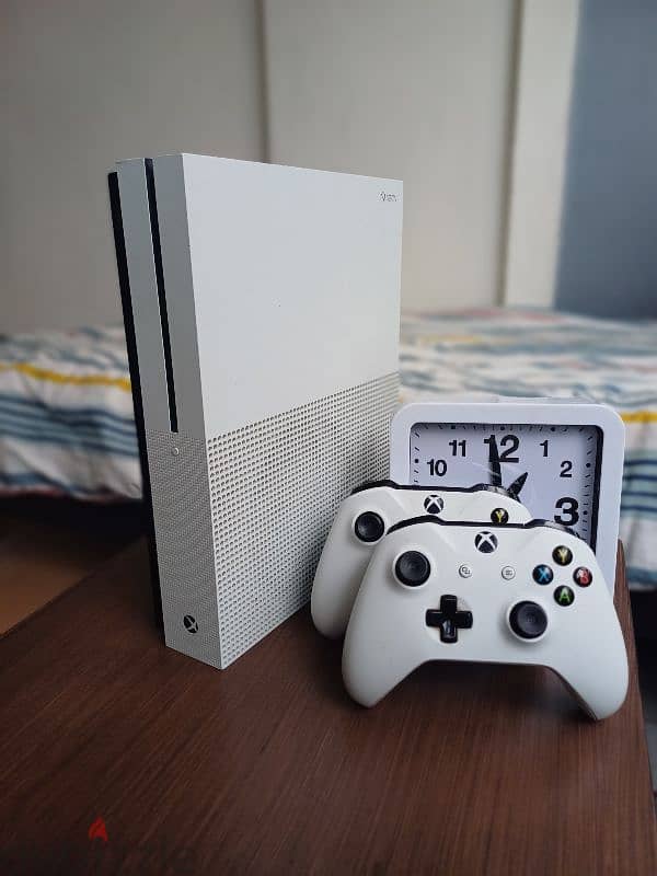 Xbox One S | 1Tb | 2 Controller's | (In Perfect Condition) 0