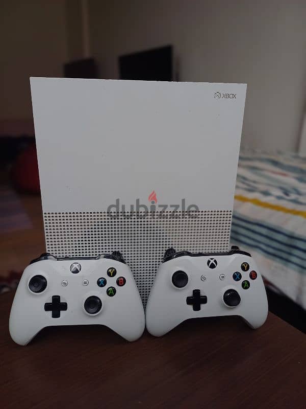 Xbox One S | 1Tb | 2 Controller's | (In Perfect Condition) 1