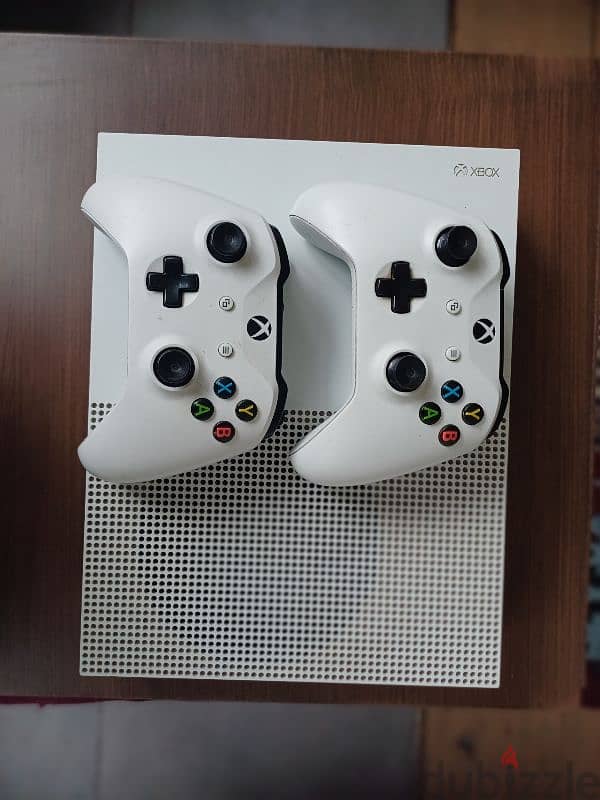 Xbox One S | 1Tb | 2 Controller's | (In Perfect Condition) 2