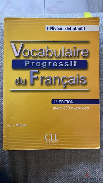 Vocabulaire progressif du français - Niveau débutant + Livre - 2è