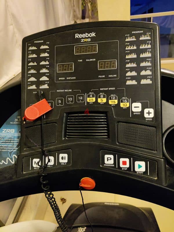 Treadmill REEBOK ZR8 in excellent condition 1