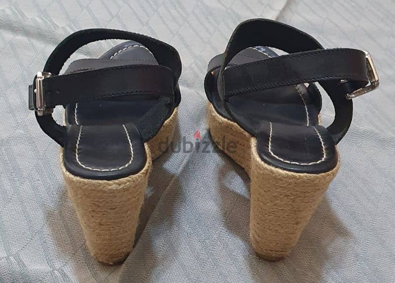 Sandal Bruni original Used like new 8$ beyrout ashrafiye 03723895 3