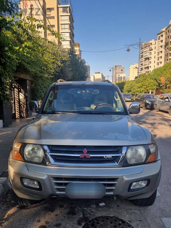 Mitsubishi Montero 2001 0