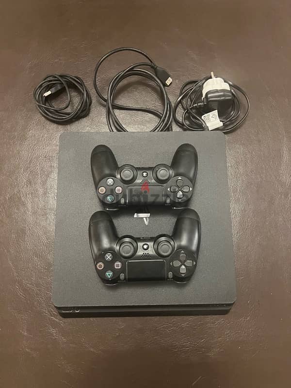 ps4 800 gb with 2 controllers -play station 4 2