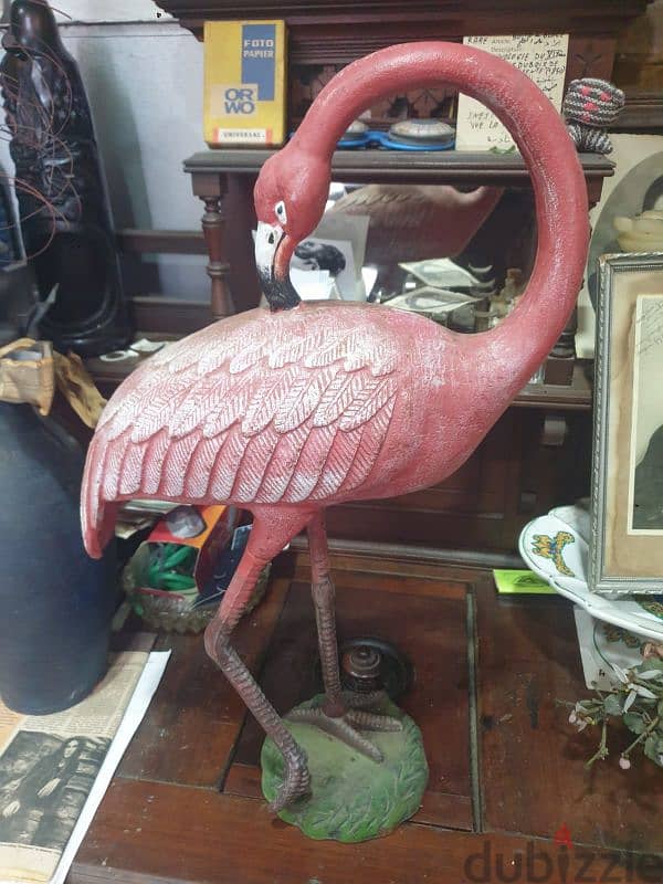 pink flamingo bird yard decor, in excellent condition, 2 pieces 1