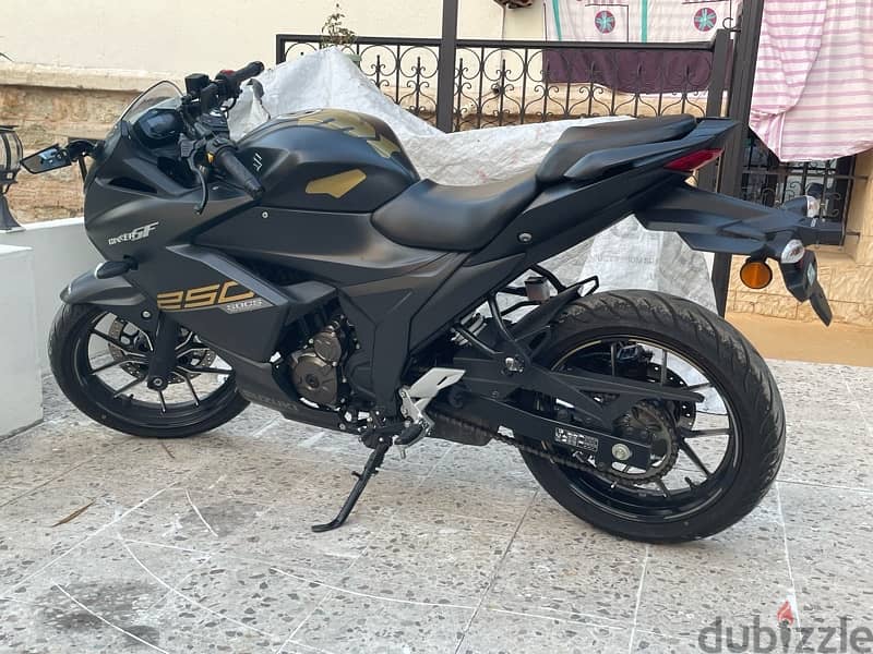 Suzuki Gixxer Sf 2022 Black edition 1