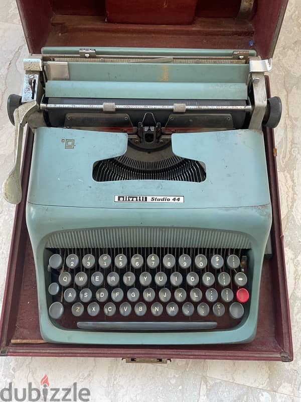 Olivetti Studio 44 Typewriter 1