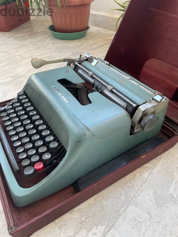 Olivetti Studio 44 Typewriter 2