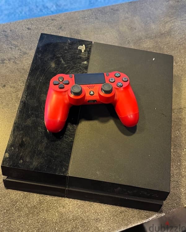 PS4 console + controller 0