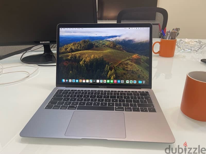 MacBook Air (13-inch, 2019) 1