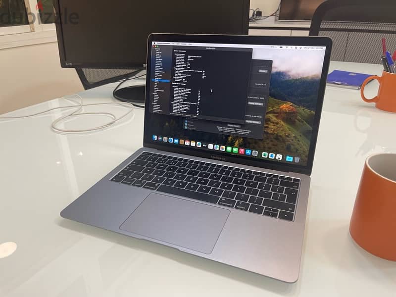 MacBook Air (13-inch, 2019) 3